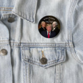 Badge Rond 5 Cm Virginies pour Trump (En situation)