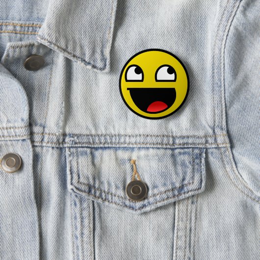 Badge Rond 5 Cm Visage impressionnant ! (En situation)