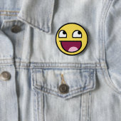 Badge Rond 5 Cm Visage impressionnant (En situation)