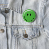 Badge Rond 5 Cm Visage vert heureux (En situation)