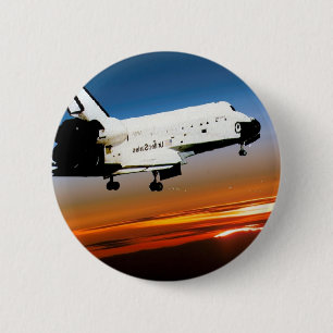 BADGE ROND 5 CM VOL DE NAVETTE SPATIALE DE LA NASA DANS LA PLAGE