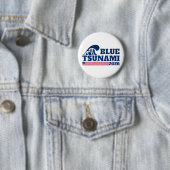 Badge Rond 5 Cm Vote Democrat Blue Wave 2026 (En situation)