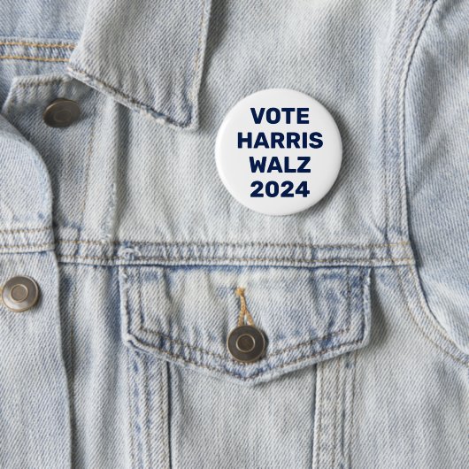 Badge Rond 5 Cm Vote Harris Walz 2024 (En situation)