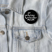 Badge Rond 5 Cm Voyageur de temps (En situation)