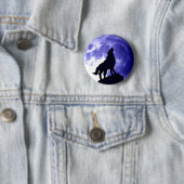 Badge Rond 5 Cm Wolf Howling à Moon (En situation)