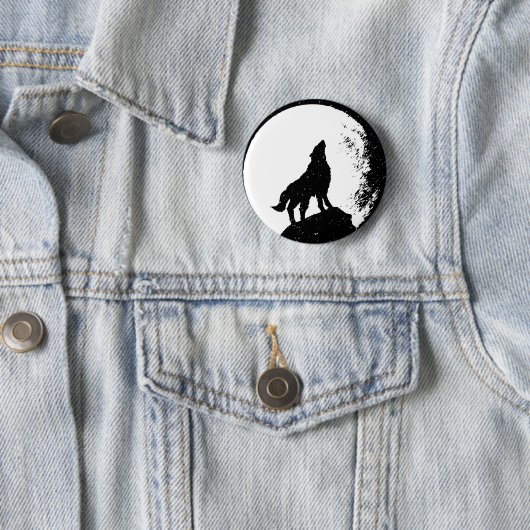 Badge Rond 5 Cm Wolf & Moon Silhoutte (En situation)