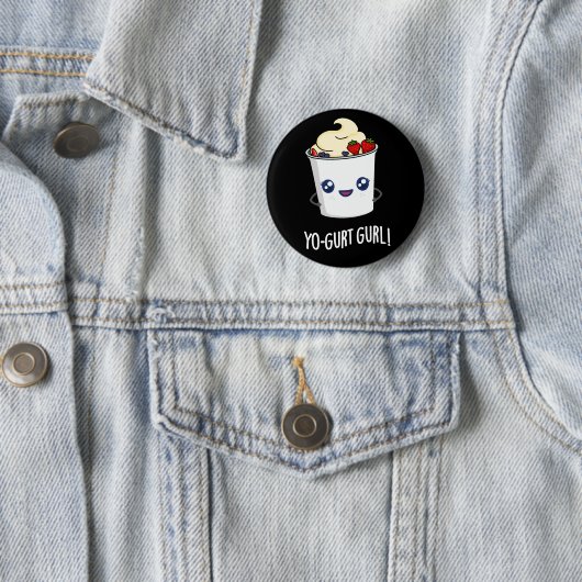 Badge Rond 5 Cm Yo-gurt Gurl Funny Yaourt Pun Dark BG (En situation)