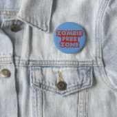 Badge Rond 5 Cm Zombie Free Zone custom button (En situation)