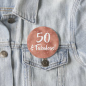 Badge Rond 7,6 Cm 50 et Fabuleux anniversaire (En situation)