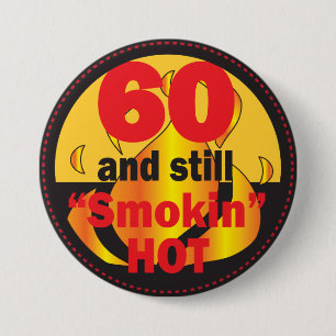 Badge Rond 7,6 Cm 60 et toujours chaud fumant 60e anniversaire