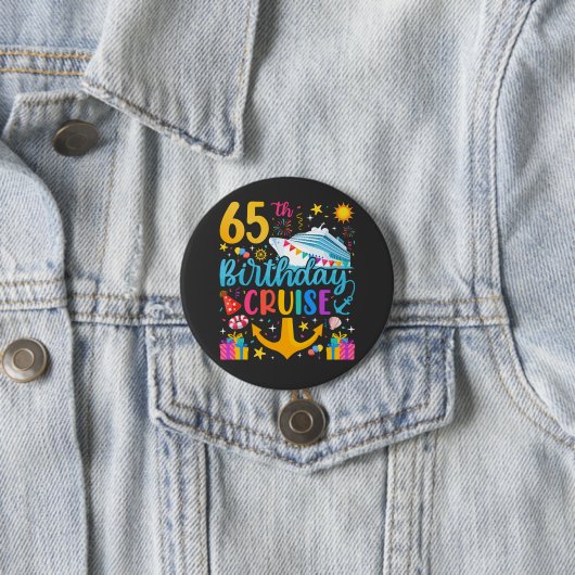 Badge Rond 7,6 Cm 65e anniversaire Croisière B-Day Party Round (En situation)