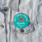 Badge Rond 7,6 Cm Achetez-Lui Un Verre Bachelorette Party QR Code (En situation)