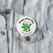 Badge Rond 7,6 Cm Alien Day Communication Button (En situation)