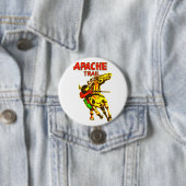 Badge Rond 7,6 Cm Apache Trail #1, Amérindien Avec Bannière (En situation)