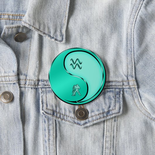 Badge Rond 7,6 Cm Aquarius le porteur d'eau (En situation)