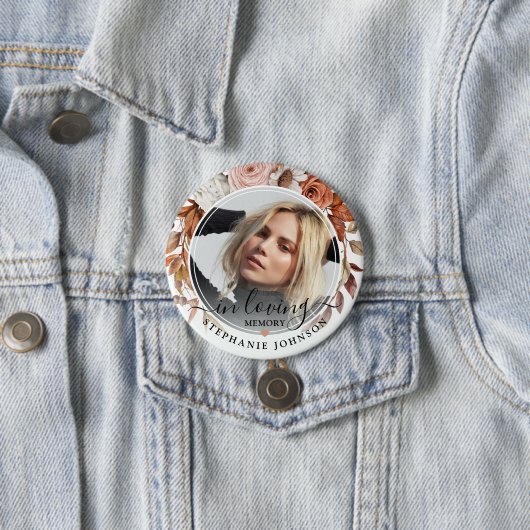 Badge Rond 7,6 Cm Automne Fleuron Automne En Mémoire Amoureuse (En situation)