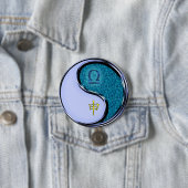 Badge Rond 7,6 Cm Balance & Singe d'Eau (En situation)