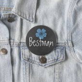 Badge Rond 7,6 Cm Bestman Wild Blue Roses Chalkboard (En situation)