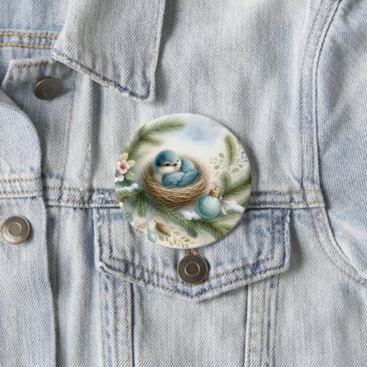 Badge Rond 7,6 Cm Bluebird Nest with Ornaments in Winter Pines (En situation)