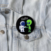 Badge Rond 7,6 Cm Bouton Astronaute Rencontre Alien (En situation)