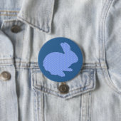 Badge Rond 7,6 Cm Bouton Bleu Polka Dot Silhouette Lapin Pâques (En situation)