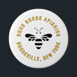 Badge Rond 7,6 Cm Bouton commercial Nom et emplacement de l’abeille<br><div class="desc">Vos clients sont assurés de vous aimer davantage lorsque vous portez cette douce petite abeille aux marchés,  conventions et foires scolaires. En fait,  c’est une bonne pratique et très utile pour vos clients s’ils savent qui vous êtes et d’où vous venez. Bonne apiculture !</div>
