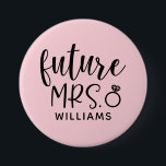Badge Rond 7,6 Cm Bouton Futur Parti Mme Bachelorette<br><div class="desc">Célébrez votre prochain mariage avec ce bouton "Futur Madame" qui affiche votre nom de famille.</div>
