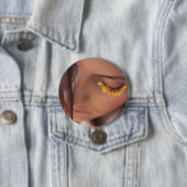 Badge Rond 7,6 Cm Bouton Lashes de tournesol (En situation)