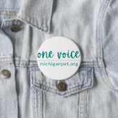 Badge Rond 7,6 Cm Bouton MPA One Voice (En situation)