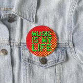 Badge Rond 7,6 Cm Bouton Musique Jaune et Rouge Retro Halftone I Lov (En situation)