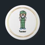 Badge Rond 7,6 Cm Bouton Nom du chirurgien féminin en écailles<br><div class="desc">Ce bouton montre une chirurgienne avec ses mains dans l'air parce qu'elle est tout stérilisée et prête. Comment savez-vous que c'est une femme ? LES YEUX ! ! ! : D Ci-dessous vous pouvez personnaliser ceci avec un nom ou tout ce que vous voulez mettre sur ce bouton, c'est-à-dire BEST...</div>