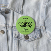 Badge Rond 7,6 Cm Bouton Travailler pour l'argent du collège -vert (En situation)