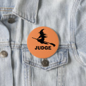 Badge Rond 7,6 Cm Boutons d'Halloween Silhouette sorcière à Customis (En situation)