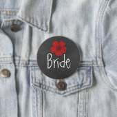 Badge Rond 7,6 Cm Bride Wild Red Roses Chalkboard (En situation)