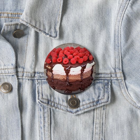 Badge Rond 7,6 Cm Cake Raspberry Chocolate Strawberry Vanilla (En situation)