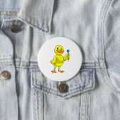 Badge Rond 7,6 Cm Canard aux fléchettes avec tarte (En situation)