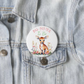 Badge Rond 7,6 Cm Cerf de bébé en fleurs | Soeur Baby shower (En situation)