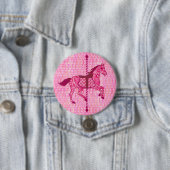 Badge Rond 7,6 Cm Cheval de carrousel - Fuchsia rose (En situation)