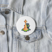 Badge Rond 7,6 Cm Chien aux échecs avec pièce d'échecs Queen (En situation)