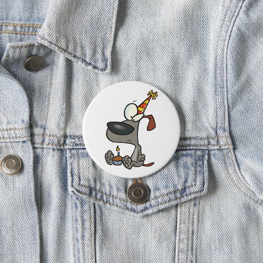 Badge Rond 7,6 Cm Chien triste d'anniversaire dessin animé avec gâte