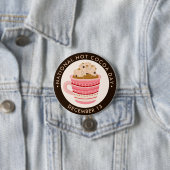 Badge Rond 7,6 Cm Chocolat chaud avec guimauves et frites (En situation)