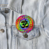 Badge Rond 7,6 Cm Cible Tiedye avec symbole Om (En situation)