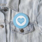 Badge Rond 7,6 Cm Code couleur bleu de l'espace social (En situation)