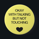 Badge Rond 7,6 Cm Code de couleur de distance sociale jaune<br><div class="desc">Bouton jaune à code couleur lointain social pour vous aider à vous sentir en sécurité et à l'aise avec vos interactions sociales et faire savoir aux autres quel niveau de distance sociale vous êtes à l'aise avec. Le texte personnalisable dit "OK AVEC PARLER MAIS PAS TOUCHER". Les articles correspondants et...</div>