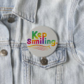 Badge Rond 7,6 Cm Continuez à sourire (En situation)