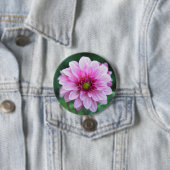 Badge Rond 7,6 Cm Dahlia (En situation)