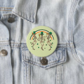 Badge Rond 7,6 Cm Dancing Skeletons St Patrick (En situation)