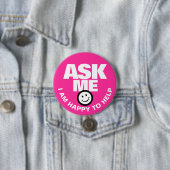 Badge Rond 7,6 Cm Demande-moi Je suis heureux d'aider hot rose (En situation)