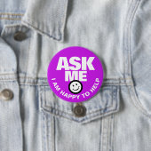 Badge Rond 7,6 Cm Demandez-moi Je suis heureux d'aider le bouton vio (En situation)
