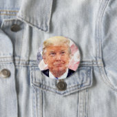 Badge Rond 7,6 Cm Donald Trump souriant avec le drapeau américain (En situation)